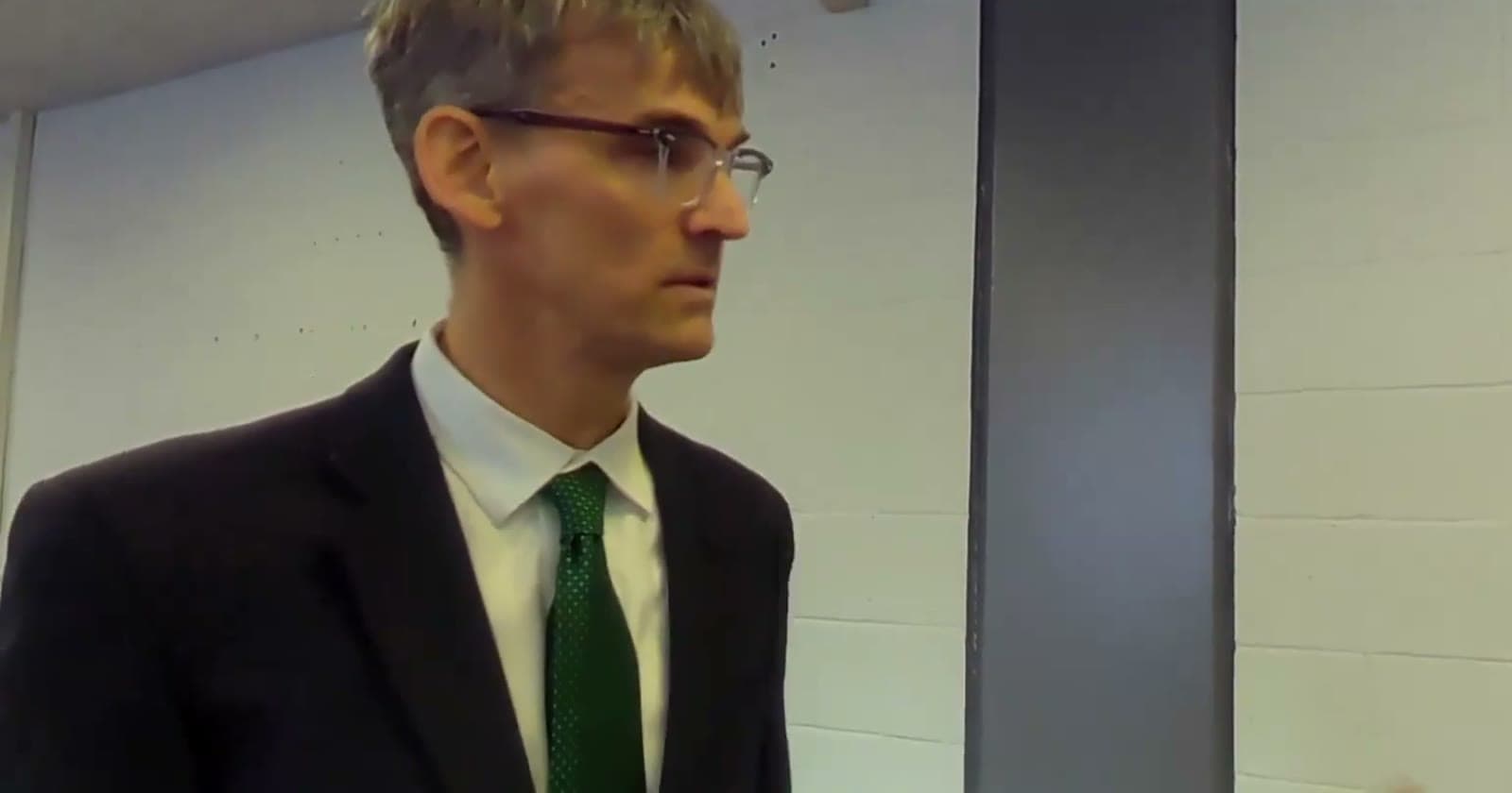 Peter Abbamonte speaking in Loomis Laboratory